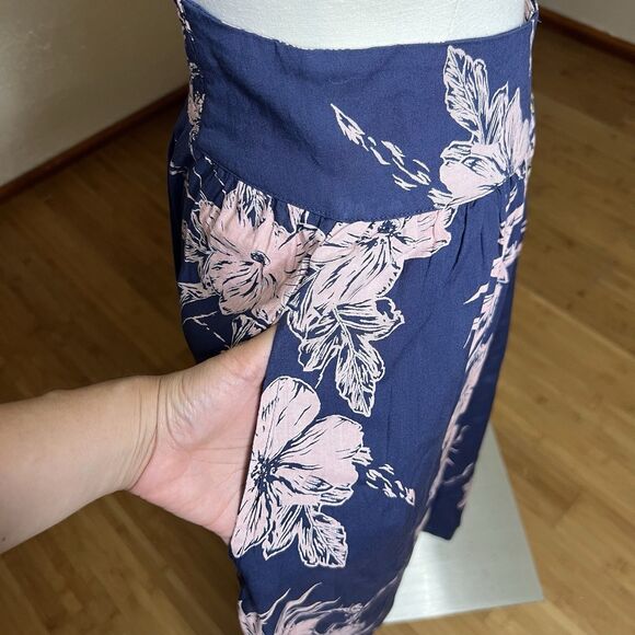 3/$30 Roxy Midi Skirt Womens Medium Mood Indigo Floral Button Front Smocked Back - Picture 7 of 12